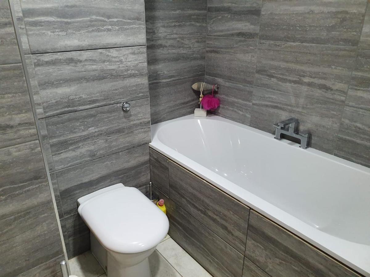 Sng Apartments Excel Лондон Екстериор снимка